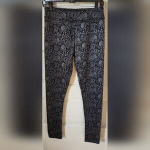 Women's Black and Grey Paisley Fleece Lined Leggings Serra Aldi size Medium
